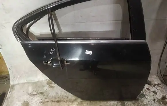 Opel Insignia A Rear door juodos