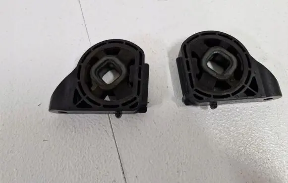Hyundai Kona I Engine mounting bracket