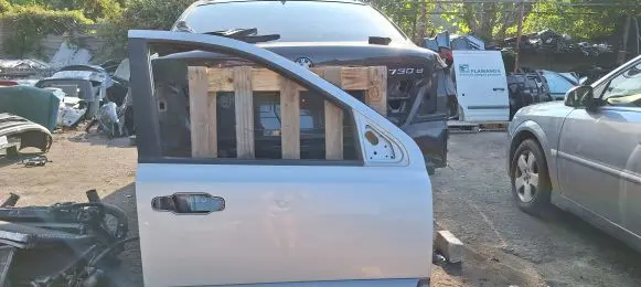 KIA Sorento Front door