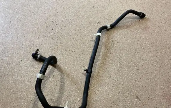 BMW X1 U11 Engine coolant pipe/hose 8478442