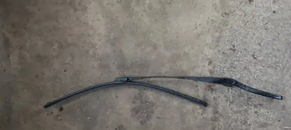 Volvo V50 Front wiper blade arm 31253996