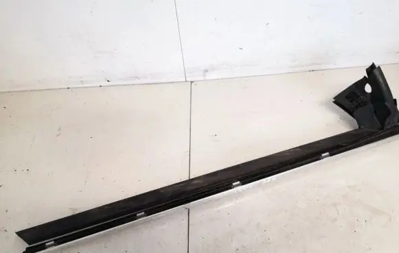 Mercedes-Benz CLS C219 Front door glass trim molding 