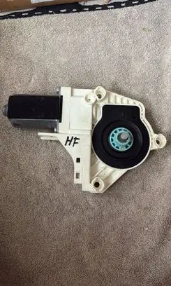 Skoda Superb B6 (3T) Front door window regulator motor 8K0959802A