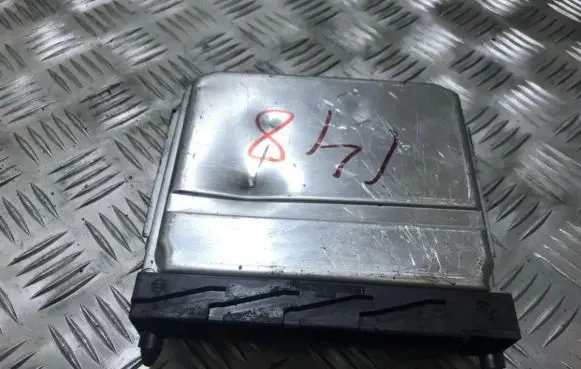Volvo V70 Engine control unit/module 0261207712 08675760a