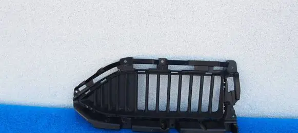 MG MG4 ev Front bumper lower grill P11183306