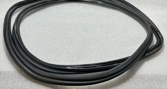 Mini One - Cooper Coupe R56 Loading door rubber seal (on body) 
