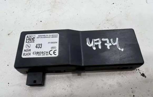 Opel Insignia A Door central lock control unit/module 13503204