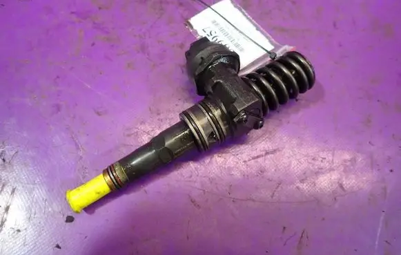 Audi A4 S4 B6 8E 8H Fuel injector 