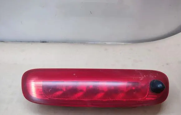 Hyundai Santa Fe Third/center stoplight 927502B000