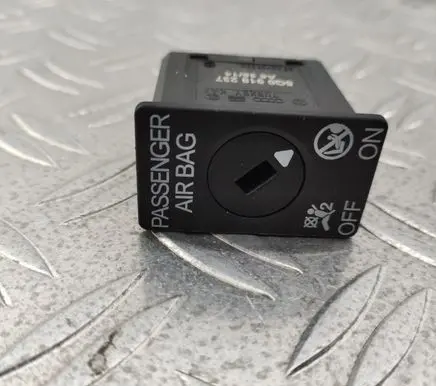 Passenger airbag on/off switch