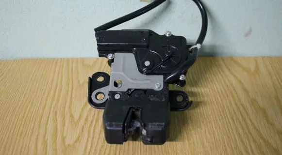 Toyota Avensis T250 Tailgate/trunk/boot lock/catch/latch