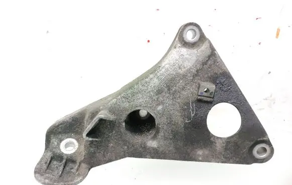 BMW 5 E60 E61 Engine mounting bracket 6777053
