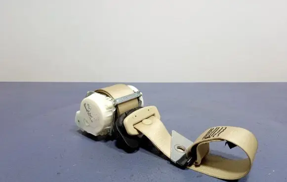 Jaguar XF X250 Front seatbelt 8X23-F611B68