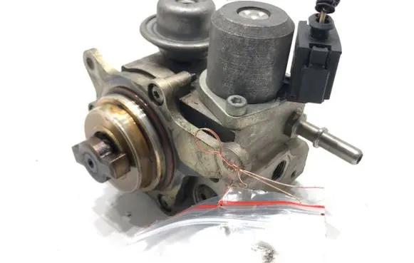 Peugeot 508 Fuel injection high pressure pump 