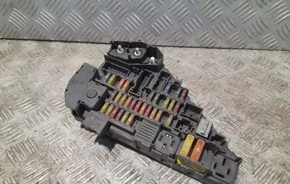 BMW 5 E60 E61 Fuse box set 6906588
