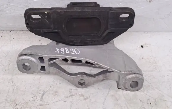 Mazda CX-30 Engine mount bracket 