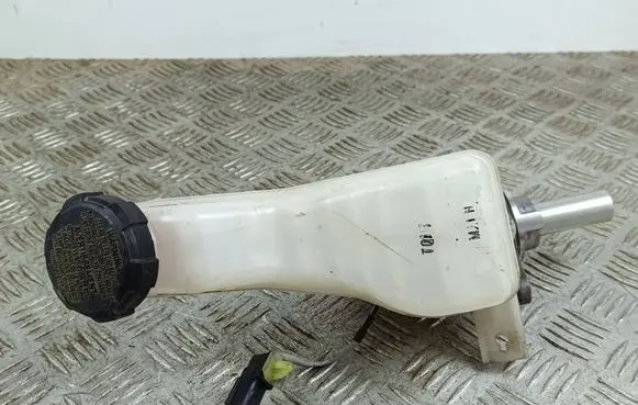 Master brake cylinder
