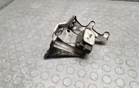 BMW 5 E60 E61 Gearbox mounting bracket 6761108