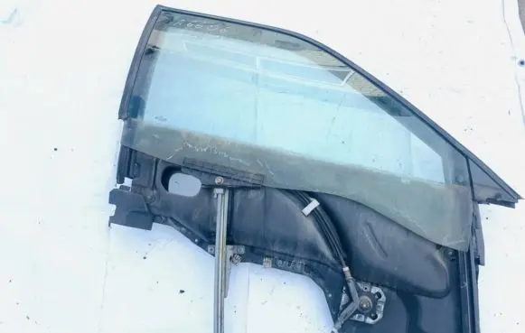 Audi 80 90 B3 Front door window/glass frame 