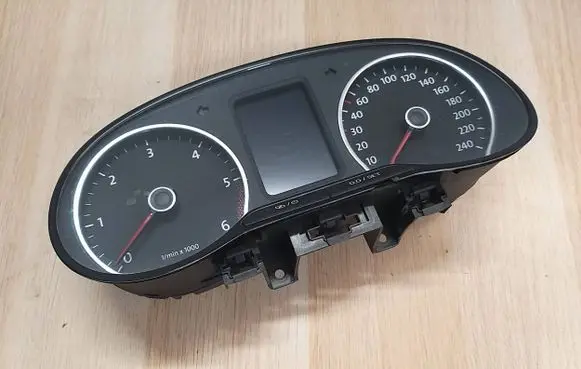 Volkswagen Polo V 6R Speedometer (instrument cluster) 6R0920861M