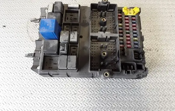 Jeep Cherokee Fuse module 04812515AH 518722004