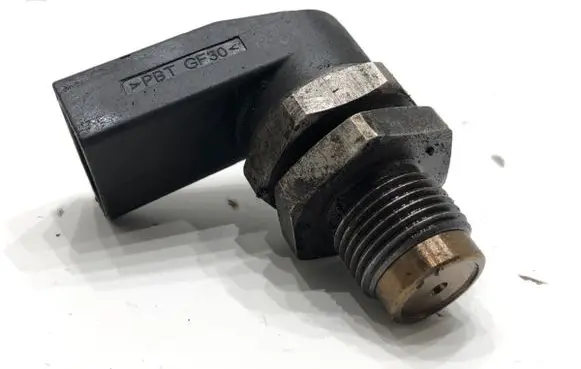 BMW X3 E83 Fuel pressure sensor 0281002497