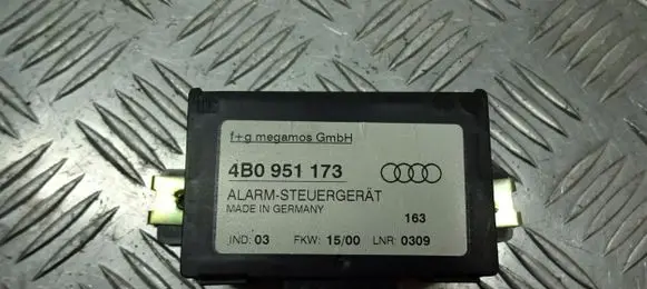 Audi A4 S4 B5 8D Alarm control unit/module 4B0951173