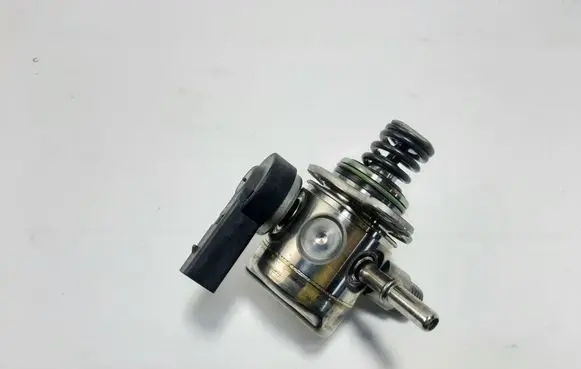 Seat Arona Fuel injection high pressure pump 05E127027G