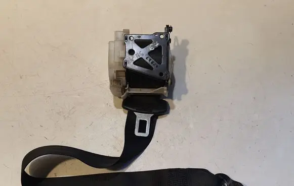 Rear seatbelt