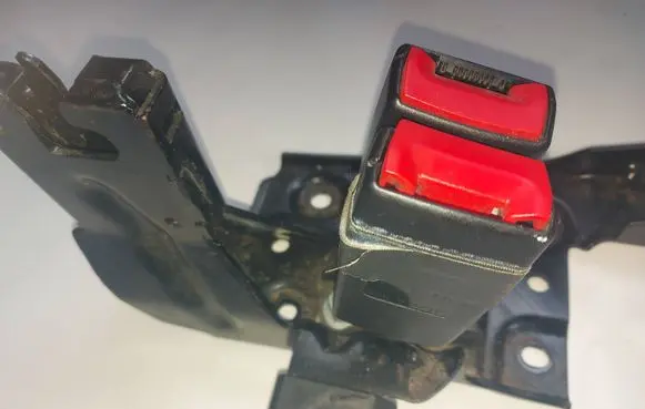 Mini One - Cooper R50 - 53 Rear seatbelt buckle 7L0886185B