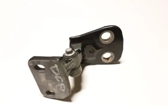 Land Rover Discovery 3 - LR3 Rear door lower hinge BDB780062 AA8SA