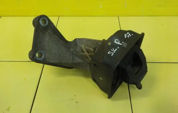 Ford Transit Engine mounting bracket 