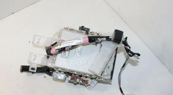 Toyota Yaris Fuse module 8273052700