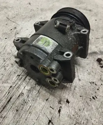 Volvo V70 Air conditioning (A/C) compressor (pump) 686B359808