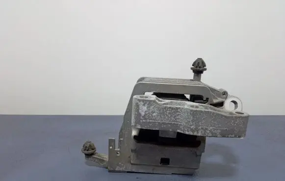 BMW 1 F40 Engine mount vacuum valve 8835574