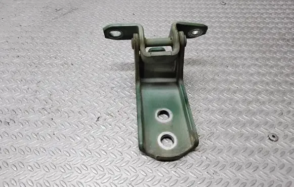 Suzuki Grand Vitara II Front door upper hinge