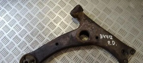 Toyota Avensis T250 Front lower control arm/wishbone