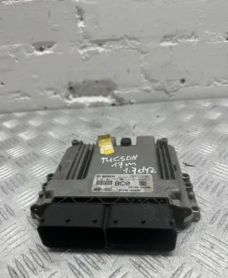 Hyundai Tucson TL Engine control unit/module 391402ABB0 EDC17C57 0281031578