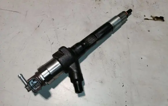 Mazda 6 Fuel injector R2AA13H50