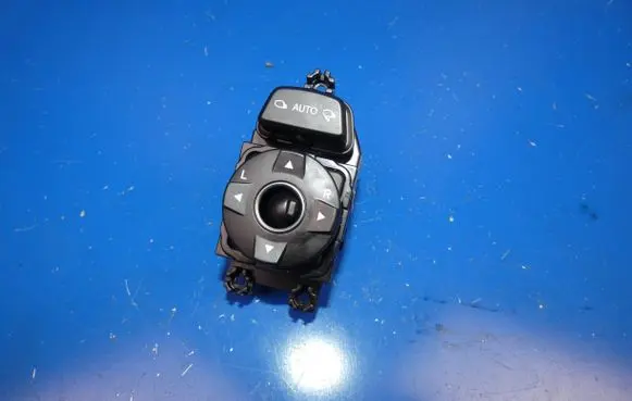 Hyundai Grand Santa Fe NC Wing mirror switch 935732W200 20140523