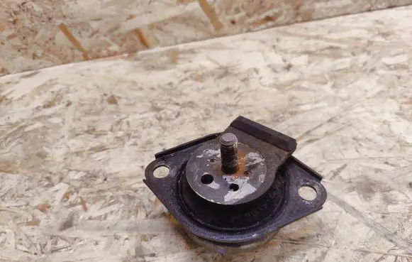 Maserati Quattroporte Engine mount bracket 226572