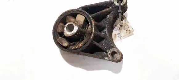 Opel Zafira B Engine mount bracket