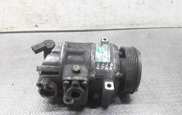 Volkswagen Golf V Air conditioning (A/C) compressor (pump) 1K0820803Q