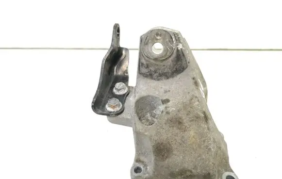 Lexus IS 220D-250-350 Engine mounting bracket
