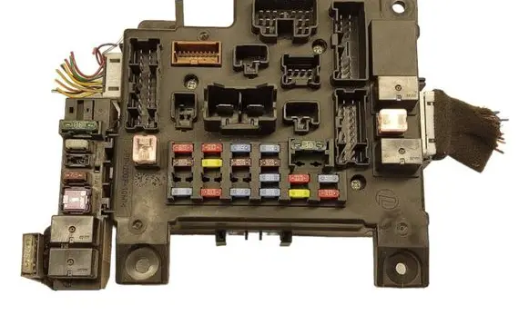 Citroen C-Crosser Fuse module 8637A319 519087A18 L8637002A