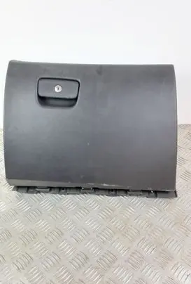 Jeep Grand Cherokee Glove box