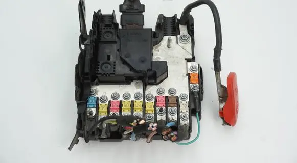 Peugeot Expert Fuse module 9675350180