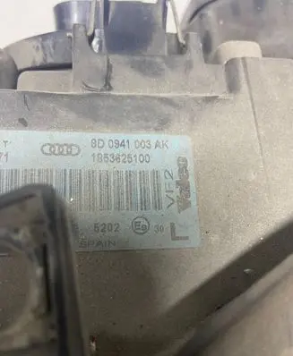 Audi A4 S4 B5 8D Headlight/headlamp 8D0941003AK