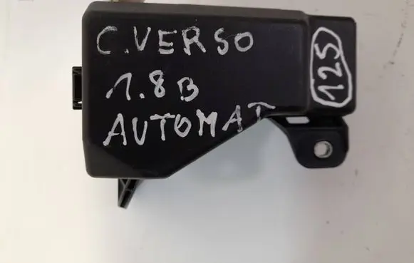 Toyota Corolla Verso AR10 Relay mounting block 00000889