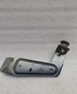 Volvo XC90 Fender mounting bracket